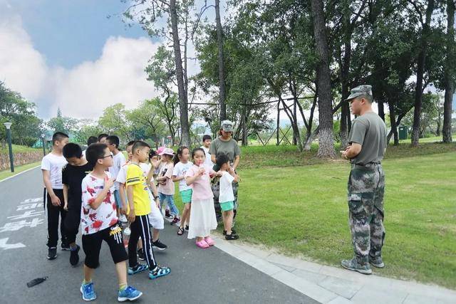 30-31:00,地点为露营谷内星空舞台 户外扩展,锻炼身心 第二天在太湖湾