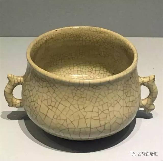 南宋 哥窑灰青釉鱼耳簋式炉北京故宫博物院藏