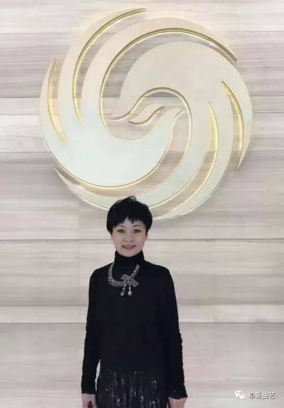徐淼:女,1981年出生,辽宁省阜新人,辽宁省曲家协会会员,阜新市曲艺家