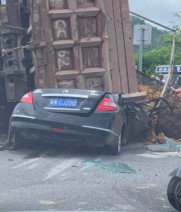 汕尾赤岗车祸触目惊心!当地泥头车管理是否存在失职?