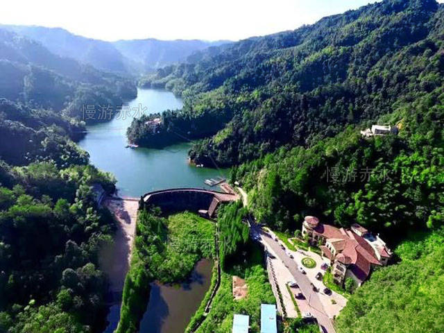 原创四川贵州重庆交界处新的避暑地赤水月亮湖,夏季气温25度,泸州重庆