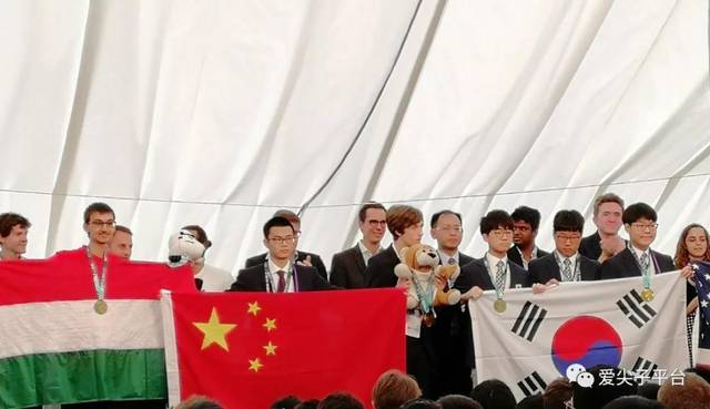 昔日获奖者今朝颁奖人,高思爱尖子邹瑾见证中