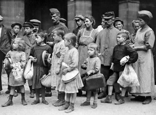 1918年一战最后一年的法国老照片百姓流离失所战争很残酷