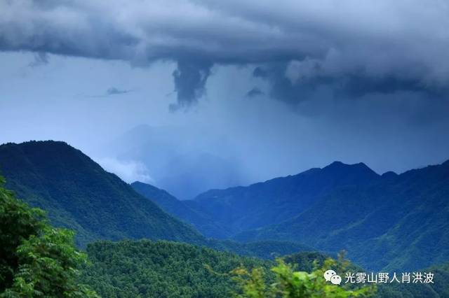 酷暑难耐:而我在光雾山纳凉观雾