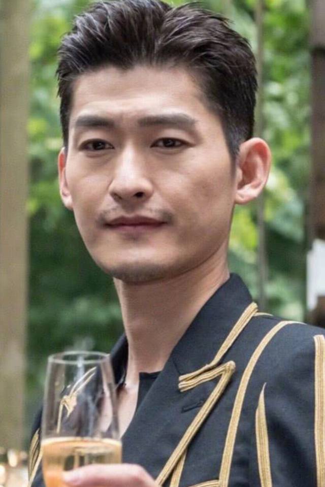 比"小包总"酒窝夹绿豆更可怕的,是黄晓明贾乃亮张翰的中年油腻