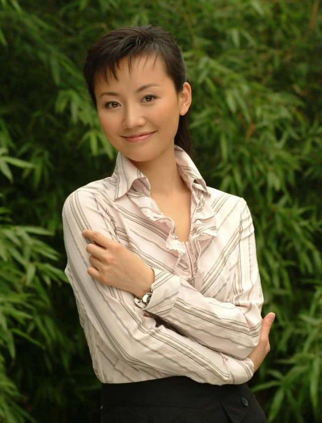 她是央视最美主持人,曾获得三大台奖学金,土生土长的湖南妹子