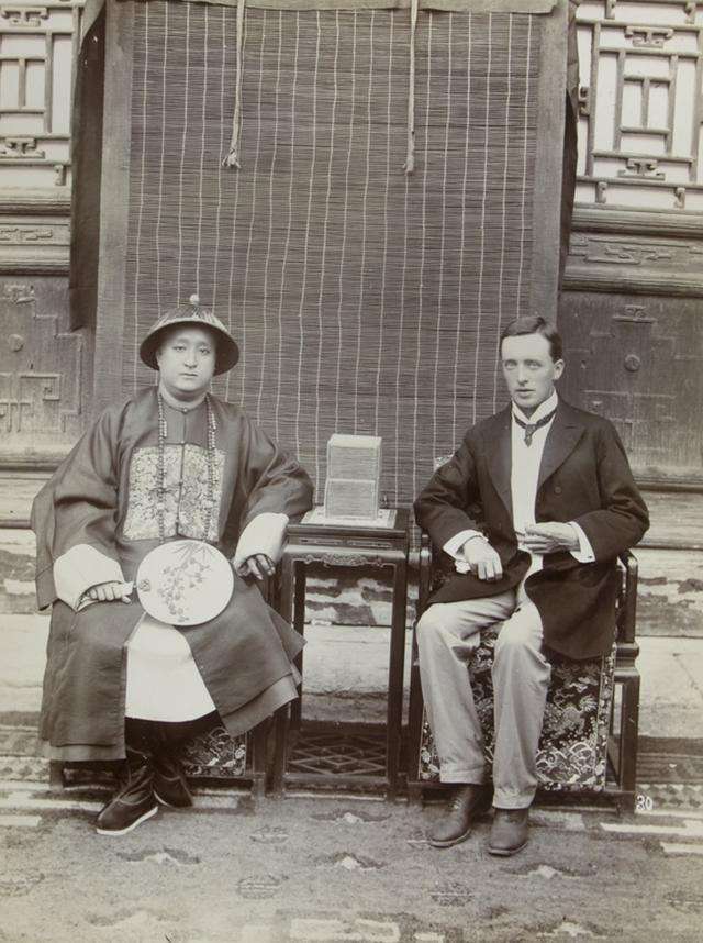 光绪年间,慈禧太后过60大寿,衍圣公携家人给慈禧祝寿,献上孔府宴