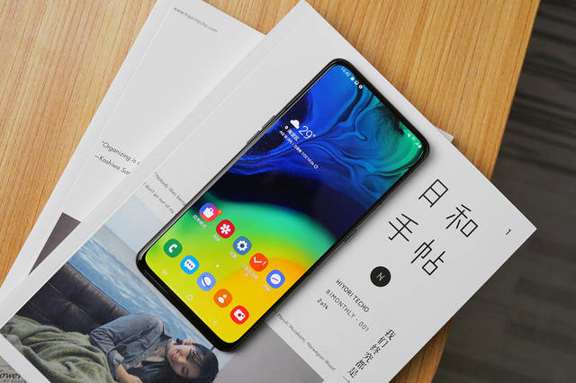 高屏占比创新翻转镜头设计三星galaxya80图赏