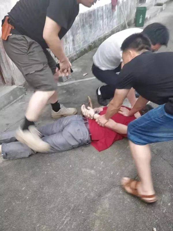 江西一男子杀害两人逃至祁门被抓!