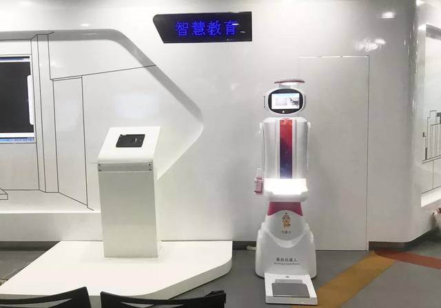 阿童目晨检机器人入驻中国联通苏州分公司“智慧苏州展示中心”