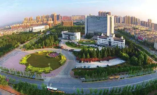 铜川市位居陕西中心,陕北黄土高原的南缘,市区处于全市中部偏东南