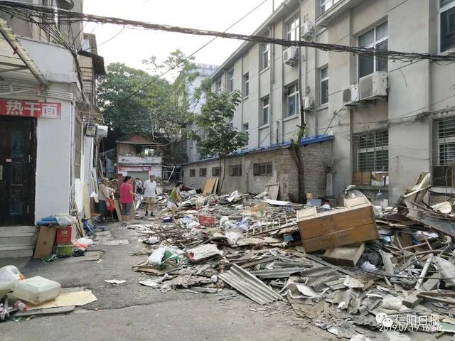 昨日,记者从浉河区民权街道了解到,根据老旧小区改造工作要求,友谊街