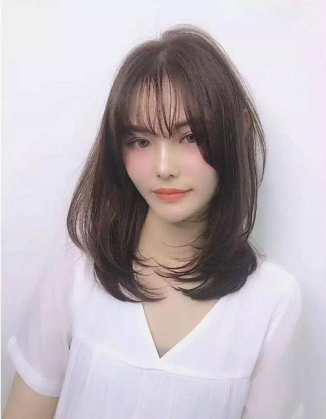 夏天女生留什么发型最好看,照着剪美翻了
