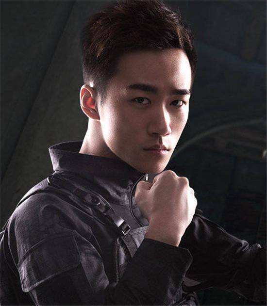 虎牙一哥不求人成名前身份曝光,真硬核吃鸡主