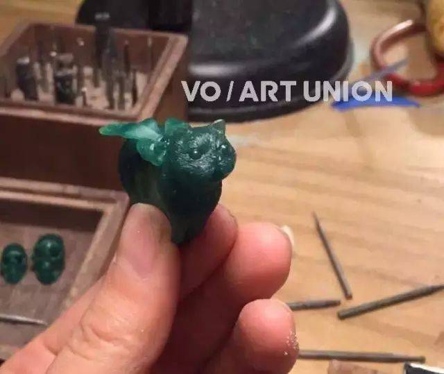 珠宝雕蜡 即使有更高效的3d,雕蜡也是大师们绝不放弃的工艺