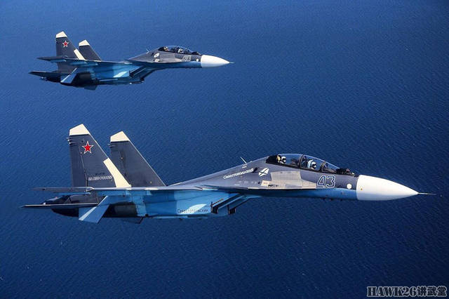 编队飞行的俄罗斯海军航空兵苏-30sm多用途战斗机.