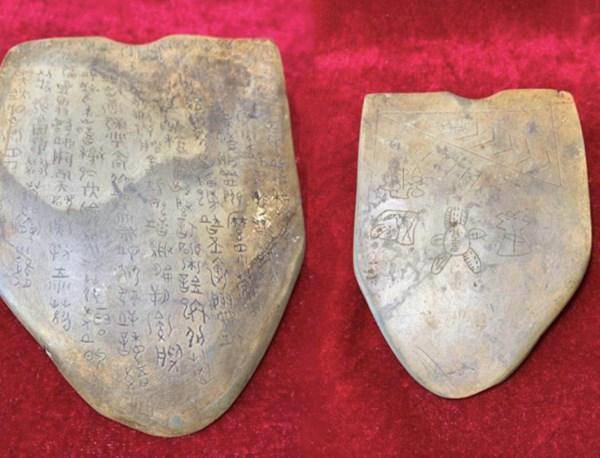 甘桑石刻文是与象形文字起源与演化过程中的中国汉字代表甲骨文有着