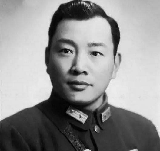 解放军最牛军长,见毛主席都不用敬礼!越南、印