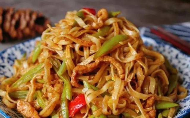 自制北方豆角焖面,好吃到根本停不下来,一碗又一碗!