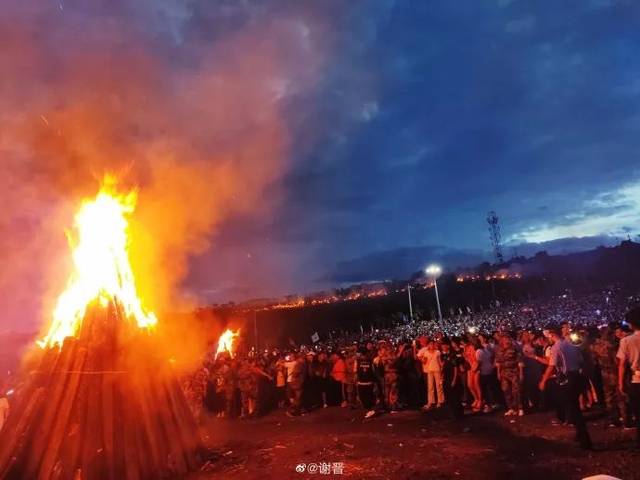 30多万人在西昌参加凉山彝族火把节狂欢(多图 视频)