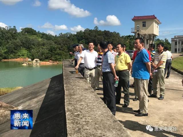 调研组一行先后到周田镇葫芦潭水库,前詹镇古杭水库,惠城镇镇北水库