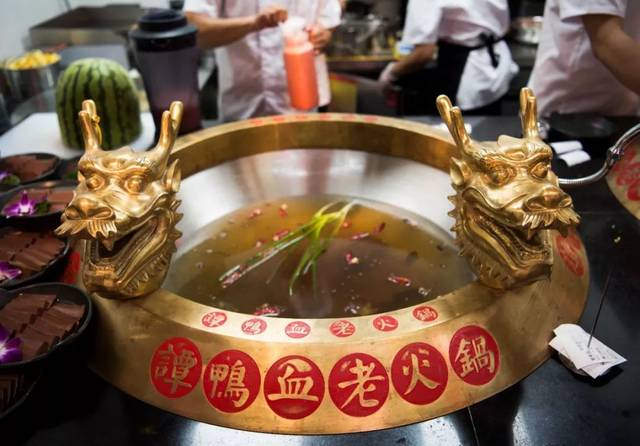 盘它| 成都排队王「谭鸭血」火锅来雅安了,开业5.8折!