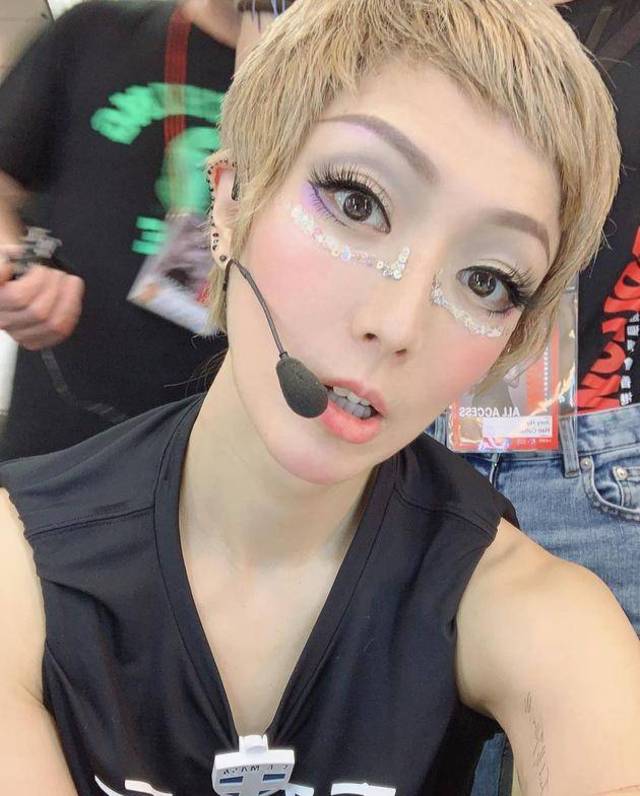 郑秀文安心事件后首受访 否认红线纹身保婚姻