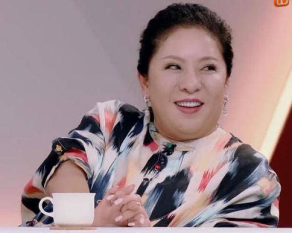 向华强为何独宠又胖又凶向太35年?爆出她年轻