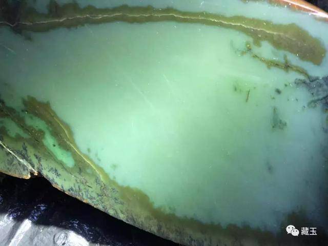 美玉险中求——切开沙枣青和田玉