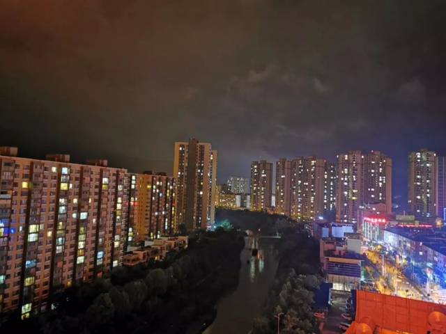另外,在禄劝县转龙镇的分会场,也将同时开启包括文艺晚会,民族饮食