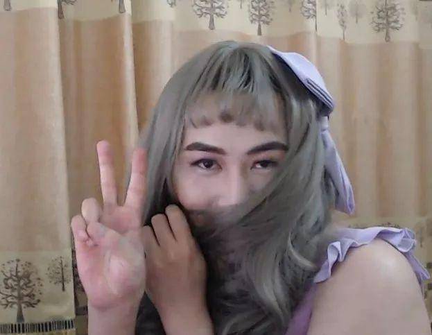 茄子终极白给进化变身女装lo娘 wdnmd!粉丝顶不住了