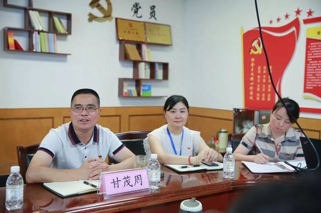 书记耿晓霞与广汉市人民医院党委书记,院长甘茂周,副院长吴怀斌及党办