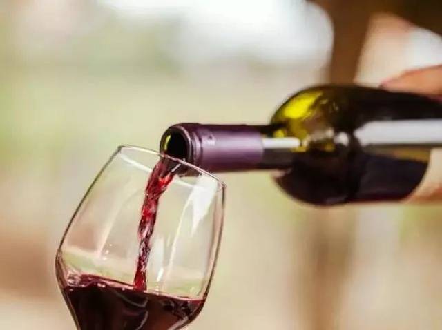 一瓶进口葡萄酒的质量是否合格,如何判断?