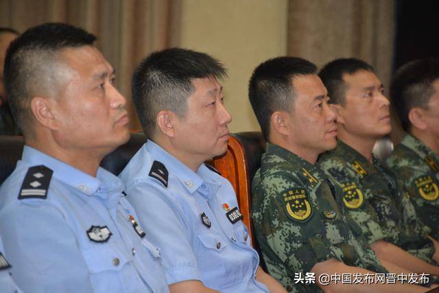 晋中交警支队高校大队八一前夕进军营