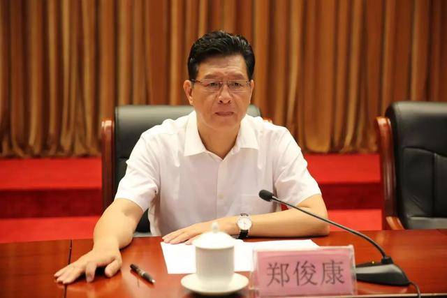 由市委副书记,市长吴炜主持,市委书记,市人大常委会主任郑俊康讲话
