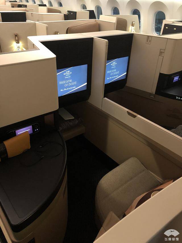 阿提哈德航空波音787-10商务舱体验,不愧是梦想客机中