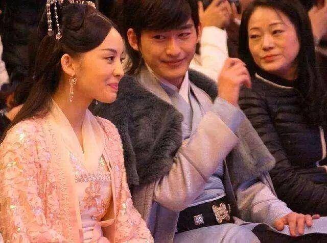盘点明星经典眼神,张翰和郑爽很讽刺!冯绍峰偷瞄杨幂的大幂幂
