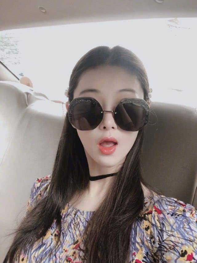 张馨予结婚证曝光!婴儿椅抢镜,何捷戴17万名表