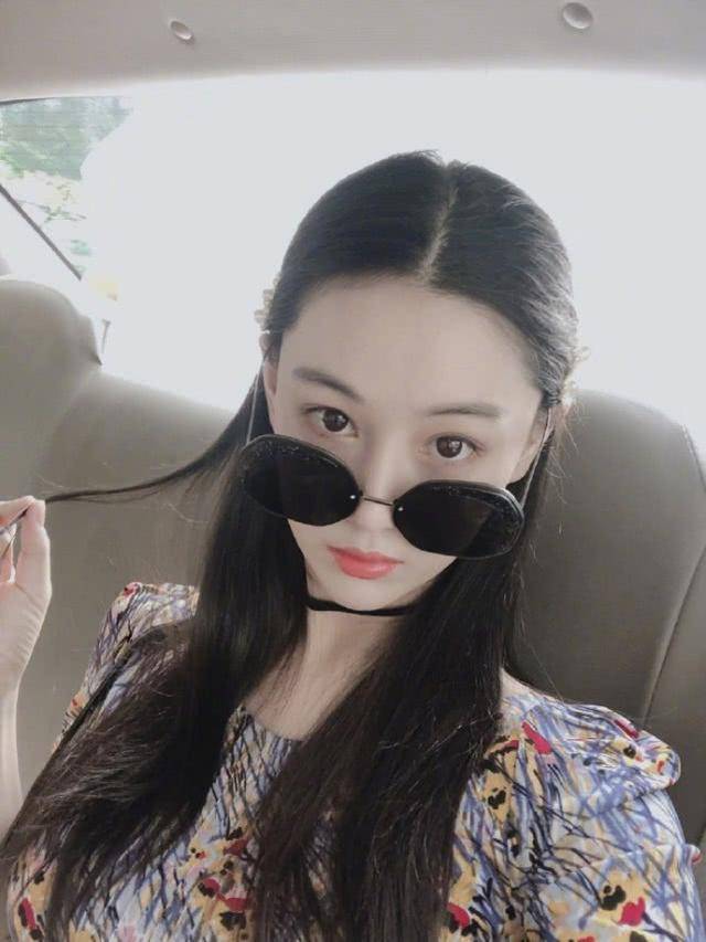 张馨予结婚证曝光!婴儿椅抢镜,何捷戴17万名表