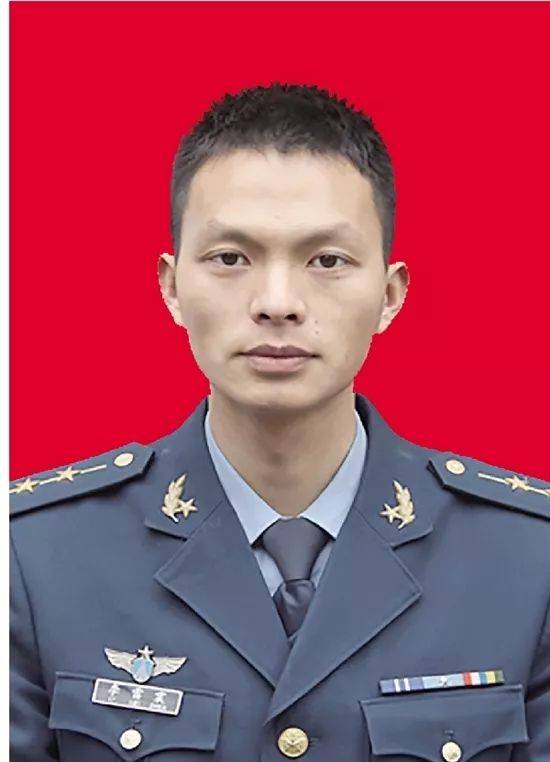 李雷震,94710部队空军上尉军官,前仓镇前仓村小王元自然村人.