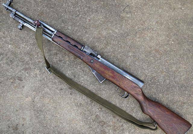 62毫米半自动步枪,被美国人称为"穷人的猎鹿枪". 这款枪是1956年中国