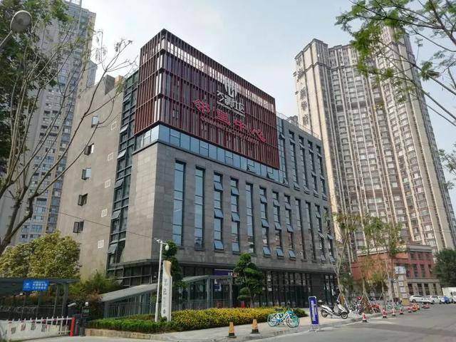 在"e服"平台,万晟社区还针对邻里中心的各个功能区管理,活动报名,在线