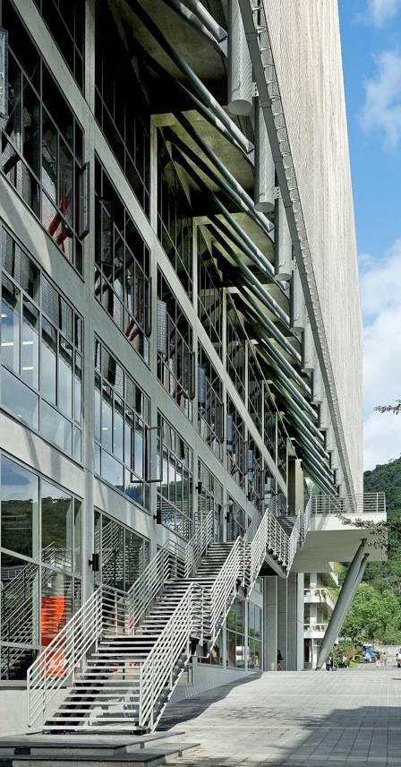 现浇清水混凝土:台湾实践大学体育馆与图书大楼