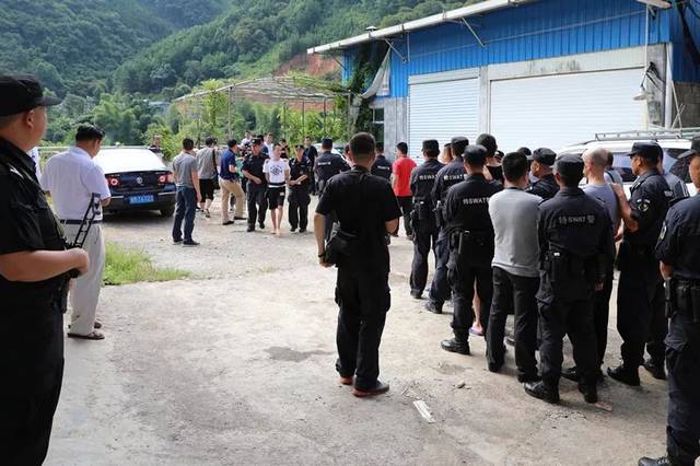 河池南丹:直击罗燕波涉黑犯罪团伙指认案发现场