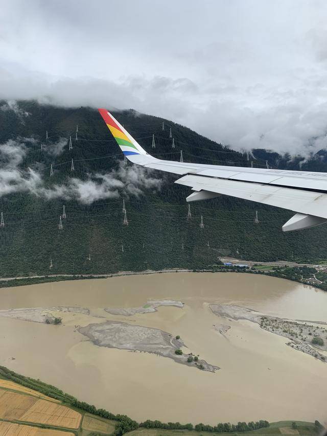 中国飞行难度最大的机场四周是海拔4000米的高山