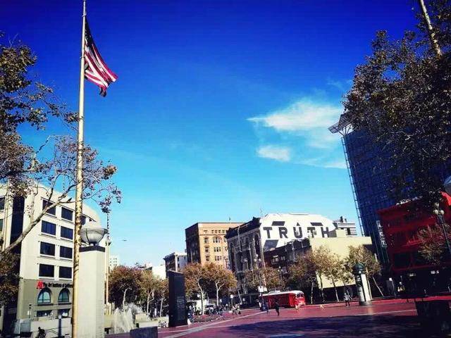 中国游客到美国旅游,看见眼前的场景都懵了:美