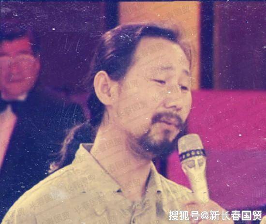 腾格尔27年前旧照曝光,一头长发五官清秀,那时候他长这样!