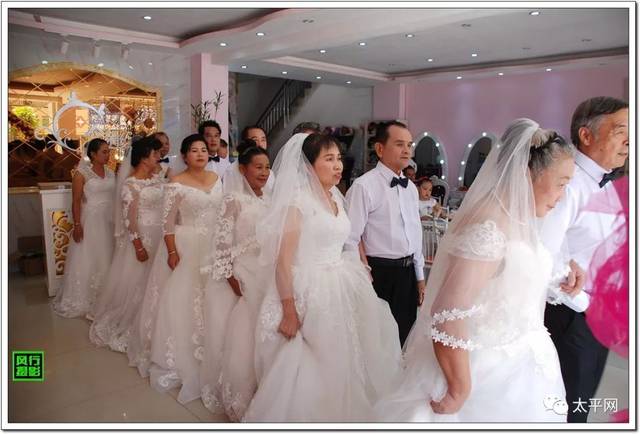 太平镇最强"七夕"集体婚礼于新堂大酒店四楼现在进行时