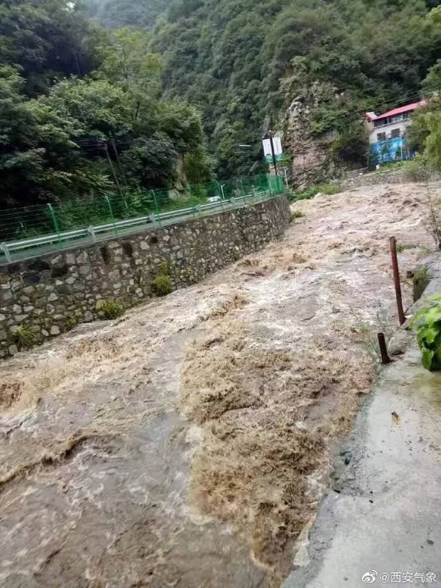 降雨量在中雨量级 但西部鄠邑区,周至县达到暴雨级别 山区河道水流