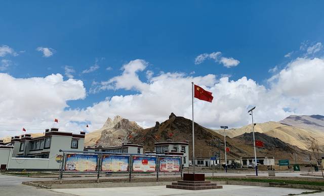 是阿里地区实施边境小康示范村建设项目的典型村